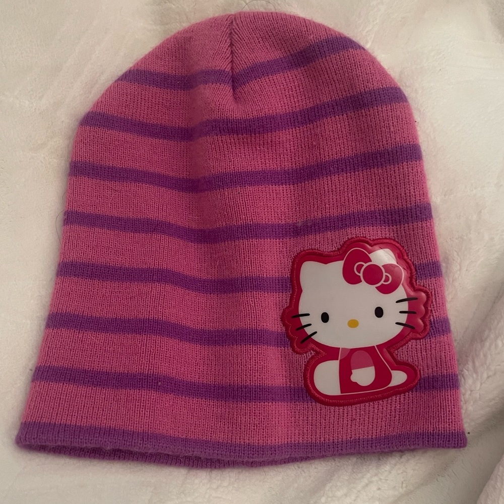 Super cute Sanrio Hello Kitty beanie!